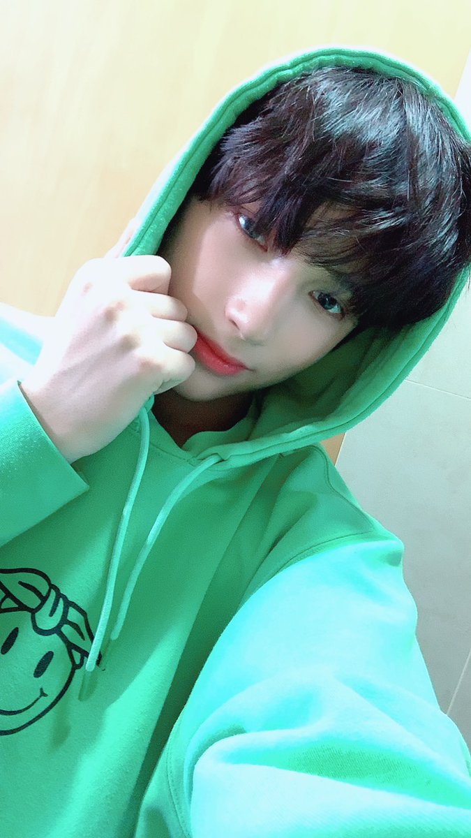 TXT_members tweet picture