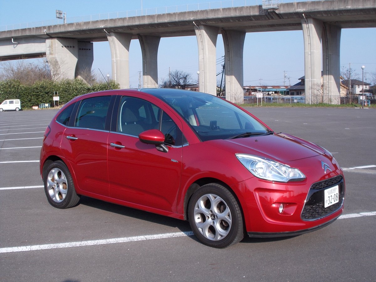 スパイス カー レント 尖った車が人気のマンスリーレンタカー 最近マンスリーのカリッパ が人気で増車 シトロエンc3 前席の上まで回り込んだフロントガラスの開放感はたまりません マンスリーカリッパ 44 000円 月です 名古屋 レンタカー お出かけ