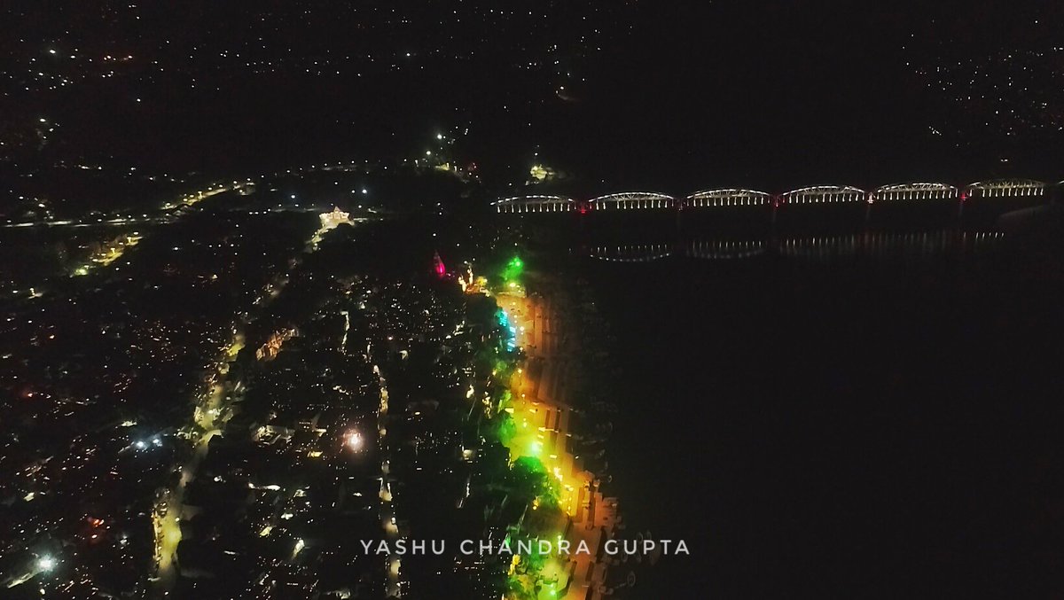 yashu_chandra's tweet photo. Aerial view of Varanasi
#varanasi #ganga #drone #DJI https://t.co/zbxJRcv5sD