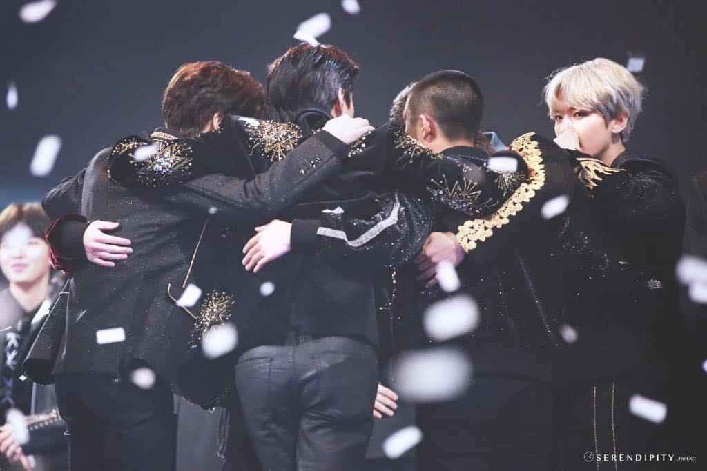 suny526002's tweet photo. happy 8 year anniversary with #EXO
@weareoneEXO
#우리의_청춘_시대는_엑소라고_부른다 https://t.co/rAKWNI2A1t
