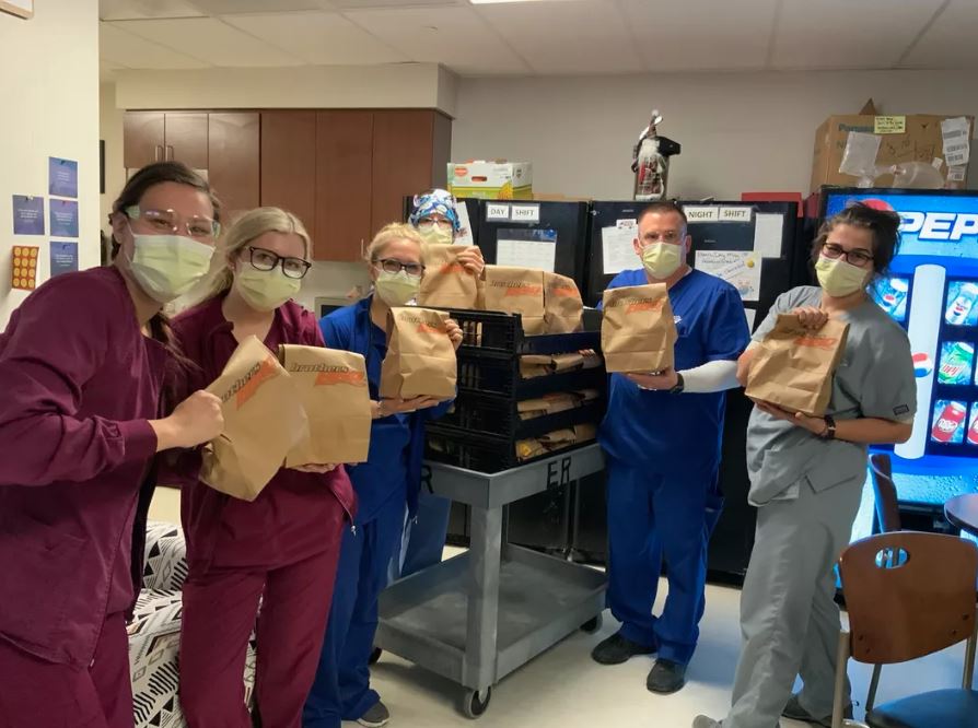 1035TheFox's tweet photo. Thank you to everyone on the frontlines risking their lives every day in the fight against the spread of #COVID19 — the health professionals, #firstresponders and local heroes.

To show thanks, @BrothersbbqCO dropped off lunch! Check out all the photos🙌 https://t.co/3Dp90lMglo https://t.co/BXvwYGrz5f