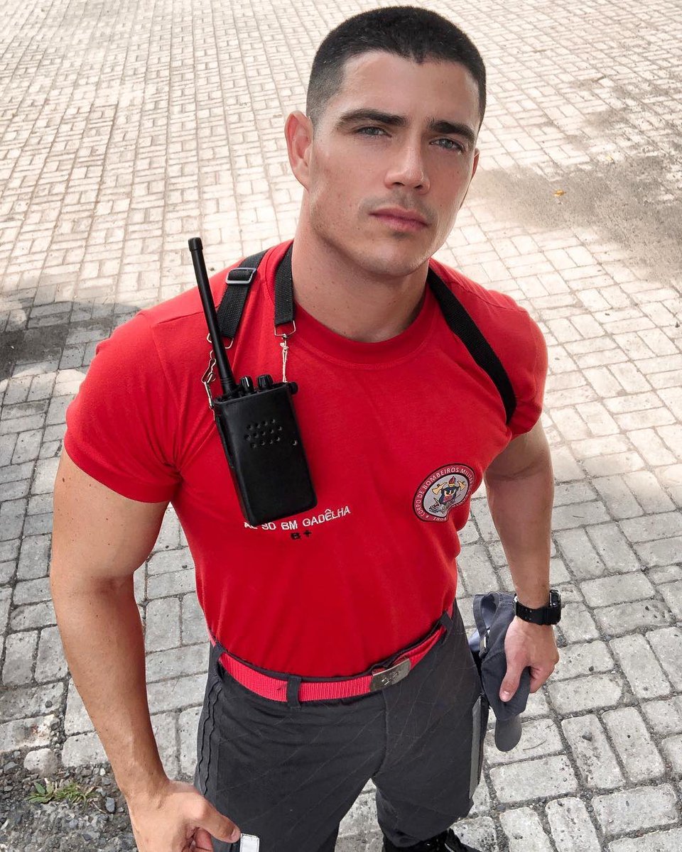 jpgadelhaof's tweet photo. Circle, atualize meu Feed com as duas fotos em que estou com o cabelo raspado: https://t.co/VKeYUAPkHM