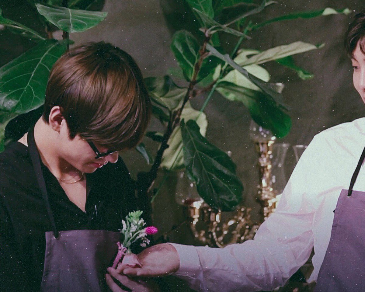 rip to the lisianthus on tae’s boutonniere  #vmon  #taejoon