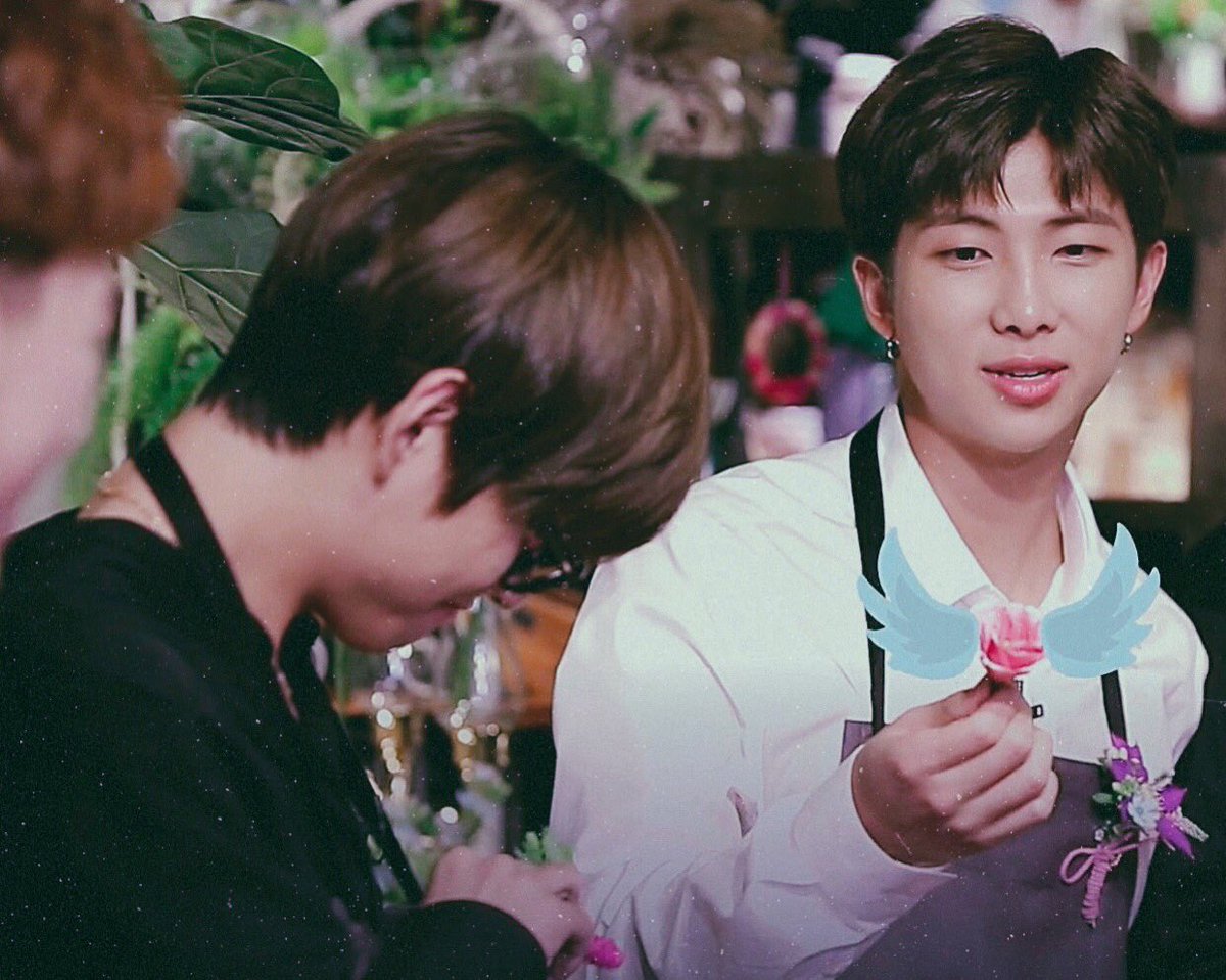 rip to the lisianthus on tae’s boutonniere  #vmon  #taejoon