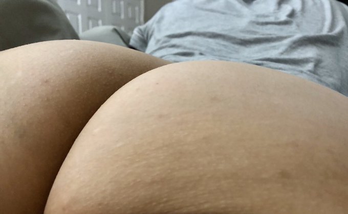 Do you butts or titties?  I would like to know. https://t.co/BzBfG5p8KS