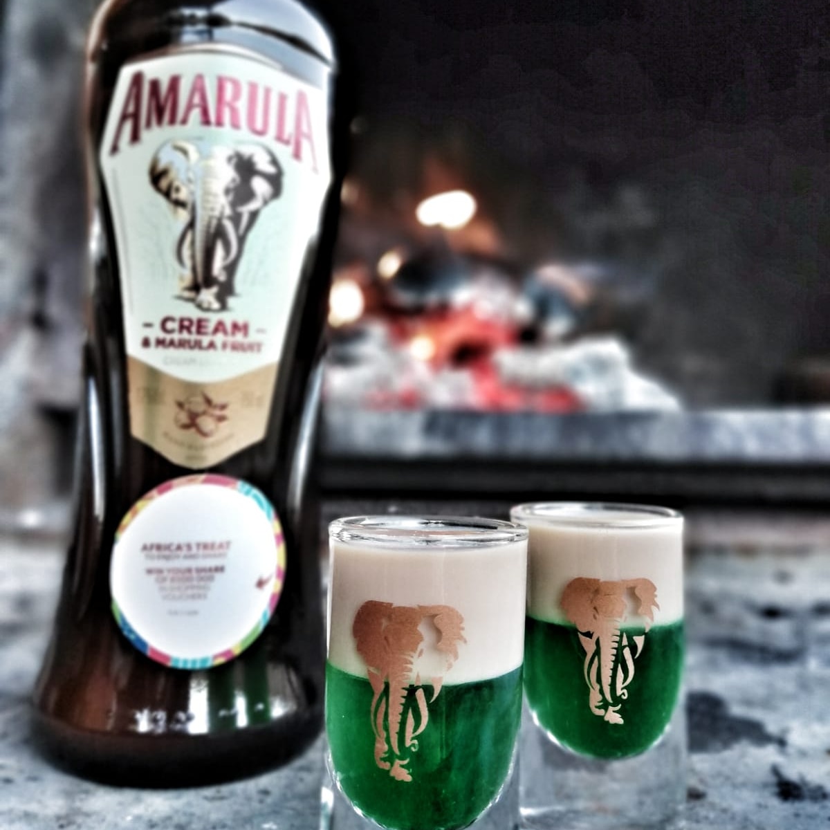 MdpMinx22's tweet photo. Lockdown Day 12
Sundowners with @Tony24vdm πΈ
#amarula
#springbokkie
#braai https://t.co/1ZQ1G3SW4p