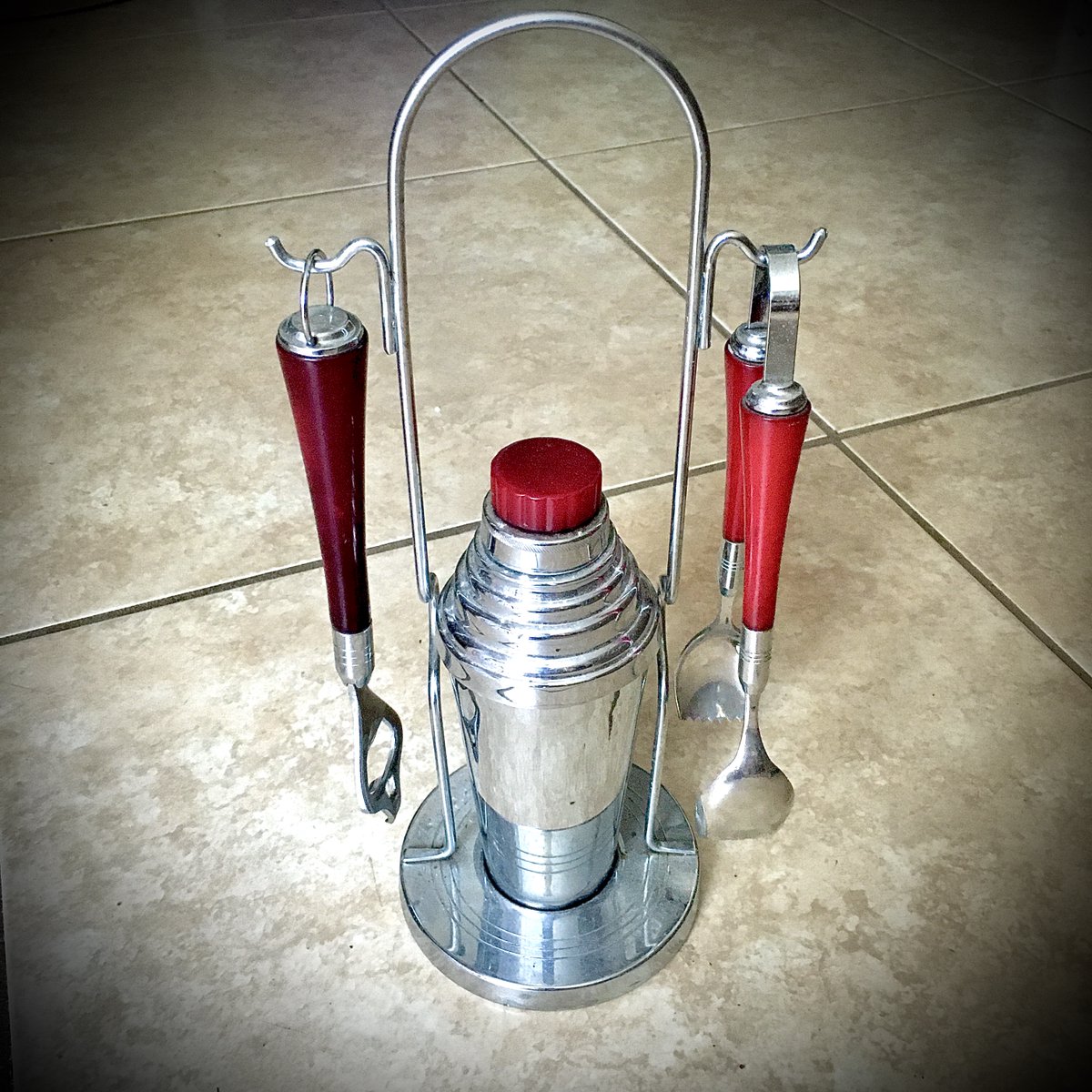 TheAntiqueNomad's tweet photo. theantiquenomad
Montreal's Glo-Hill made fantastically shaped Barmates and Gourmates chrome and bakelite handled tableware from 1945.  Americans are catching on to their modern appeal
#glohill #barmates #vintagebarware #artdecobarware #modernistbarware #bakelitetableware #chrome https://t.co/hoFrVIEcfr