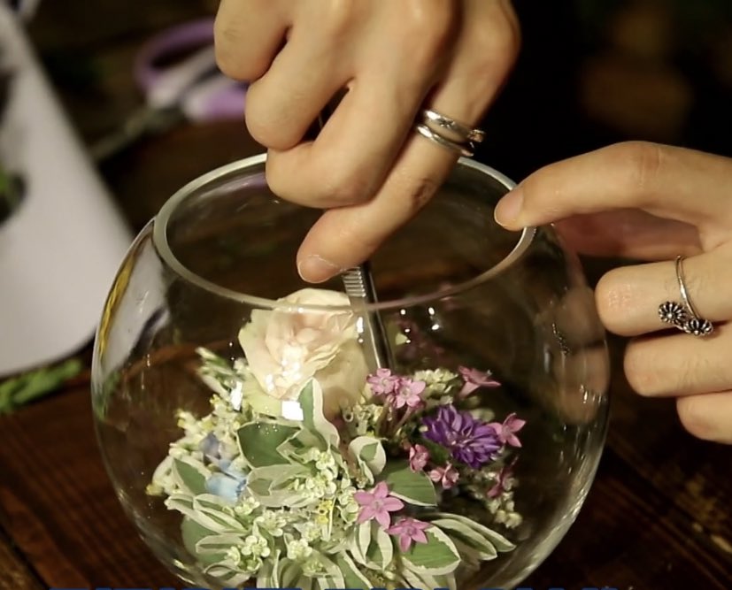 They absolutely watched floral tutorials on Youtube before going to film this, I refuse to believe they are just naturally good at basically eveything.