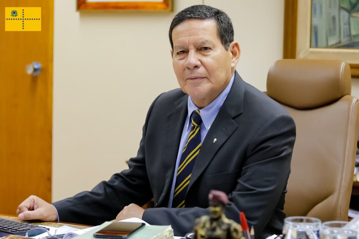 O Banco Mundial emitiu comunicado apontando o Brasil como exemplo de melhores práticas comerciais face ao #COVIDー19 e listando medidas de proteção aos trabalhadores na linha de frente e de apoio à continuidade dos negócios. Na íntegra: documents.worldbank.org/curated/en/751…