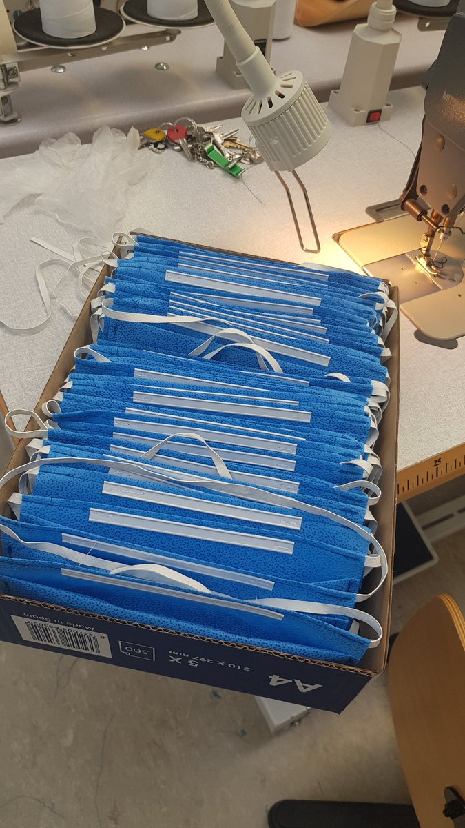 Skyjade80's tweet image. Après les valves pour les masques Decathlon,  #Branly se lance dans la confection de #masques pour le #CHU. Une petite équipe de #profs a répondu présent. Qq centaines de masques fabriqués aujourd'hui
#teambranly #lyceetechno   #solidarite #SolidariteCOVID19