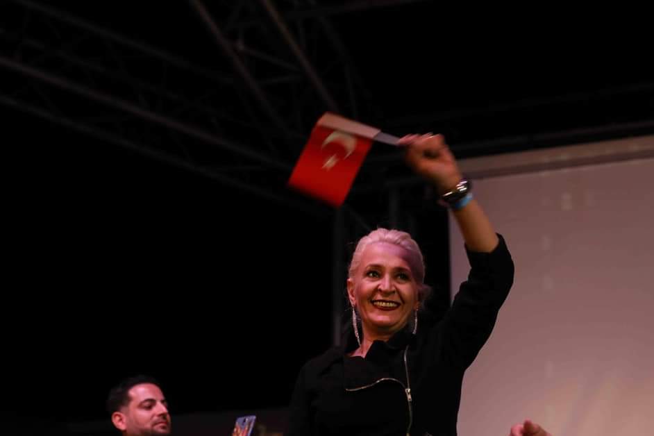 PehlivanHanim's tweet photo. Biliyorum bu zor günlerde bitecek. 
Biz bize yeteriz sabır ve sükünetle ailemizi ve çevremizi uzmanların belirledigi kurallara uyarak izolasyonu sağlayarak Sevdiklerimizi kucaklamak için 
EVDE KAL TÜRKİYEM https://t.co/JeJiv4rnAI