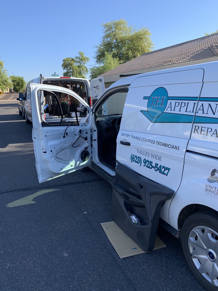 MikesWorx's tweet photo. We are open! Let us repair or replace your glass while you may have some downtime. Text or call today. 623-606-3671. #mikesagw #mikesautoglassBuckeye #mikesautoglassworx #autoglass #BuckeyeAZ https://t.co/Fovq77y9iM
