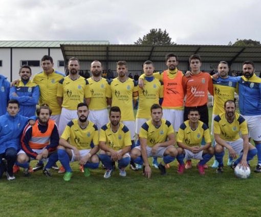 NavaluengaCF's tweet photo. @cdguisandoweb @AtCandeledaWEB @ClubTietar @CPTalayuela @AmanecerCp @CP_Brocense @2019_cp @CdeOropesa @DvoArenasCF @SPLanzahita @CDNavatalgordo @fcbarraco1 @BoscoarevaloCf El Navaluenga CF se une al #FootballClubChallenge 
Nominados por @cdguisandoweb 

Foto de

🛡️ Escudo
🏟️ Estadio 
👏🏻 Afición
⚽️ Jugadores https://t.co/hGVkHssnCK