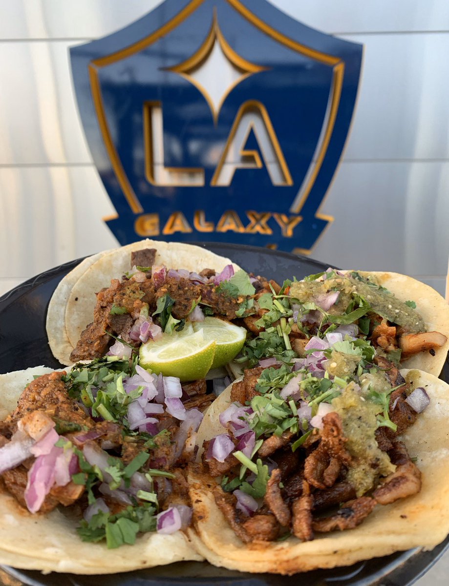 Happy Taco Tuesday 🌮 Today the @lagalaxy and us (@chanchostacos ) 😋 Will be saying thank you to Grocery Store Employees 🦸🏻‍♀️🦸🏻🦸🏻‍♂️ They are truly essential workers and heroes 🙏🏻 If you must go out grocery shopping please be kind and say thank you. 📸: @chanchostacos