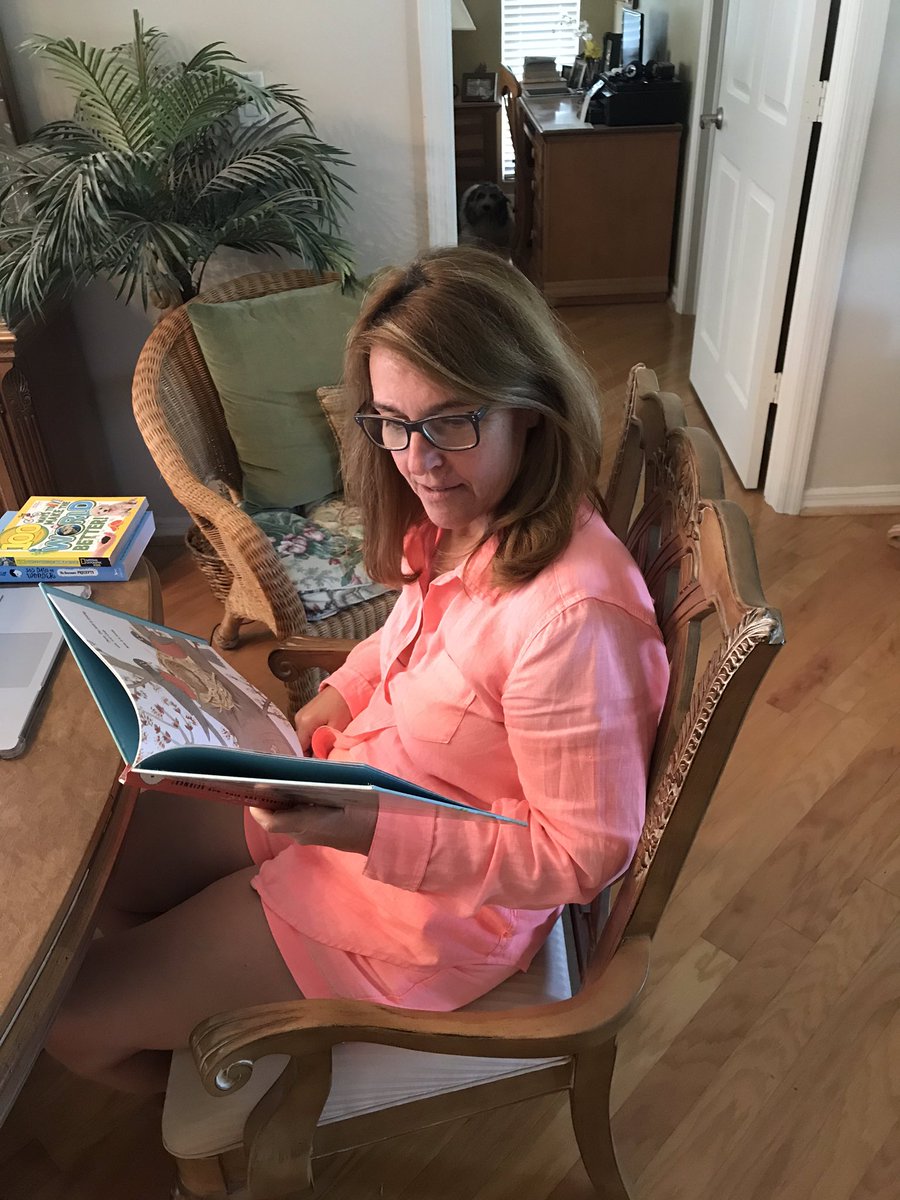 KellyKnapke1's tweet photo. Working on my favorite subject... reading!📚📚@GGEseagulls https://t.co/9uXbvViM5w