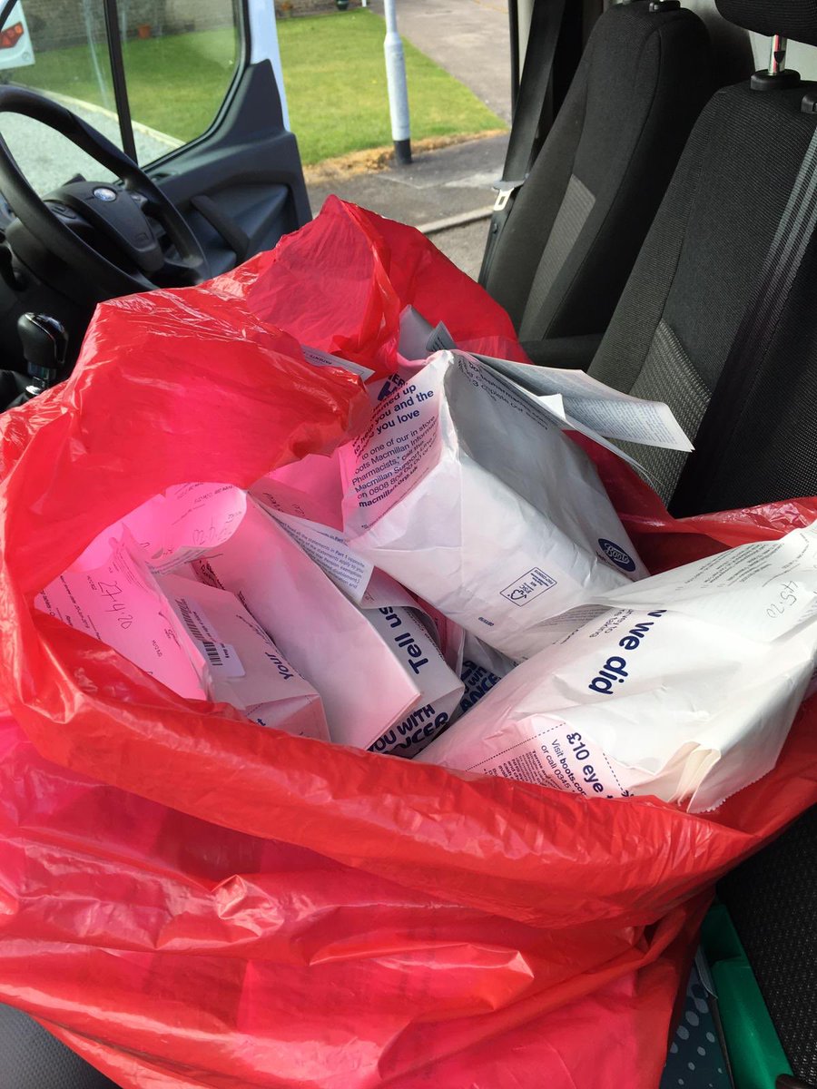 seanroyce1's tweet image. And where we can, our @KCOMhome engineers &amp;amp; KCOM volunteers have been supporting our communities, along with @SmileF_Hull, dropping off food parcels &amp;amp; prescriptions/medication from pharmacies for vulnerable customers and those that need some support #COVID19 #communityspirit