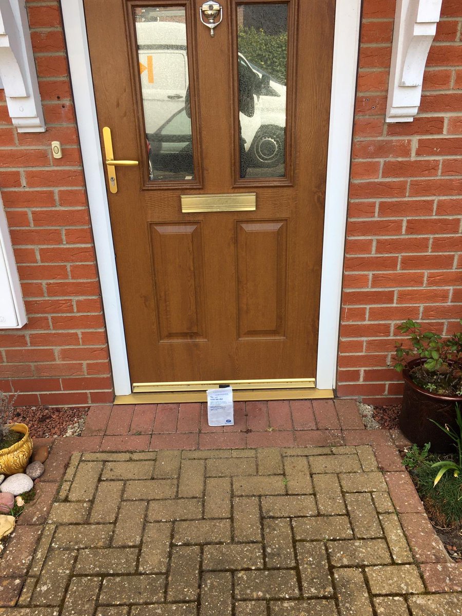 seanroyce1's tweet image. And where we can, our @KCOMhome engineers &amp;amp; KCOM volunteers have been supporting our communities, along with @SmileF_Hull, dropping off food parcels &amp;amp; prescriptions/medication from pharmacies for vulnerable customers and those that need some support #COVID19 #communityspirit