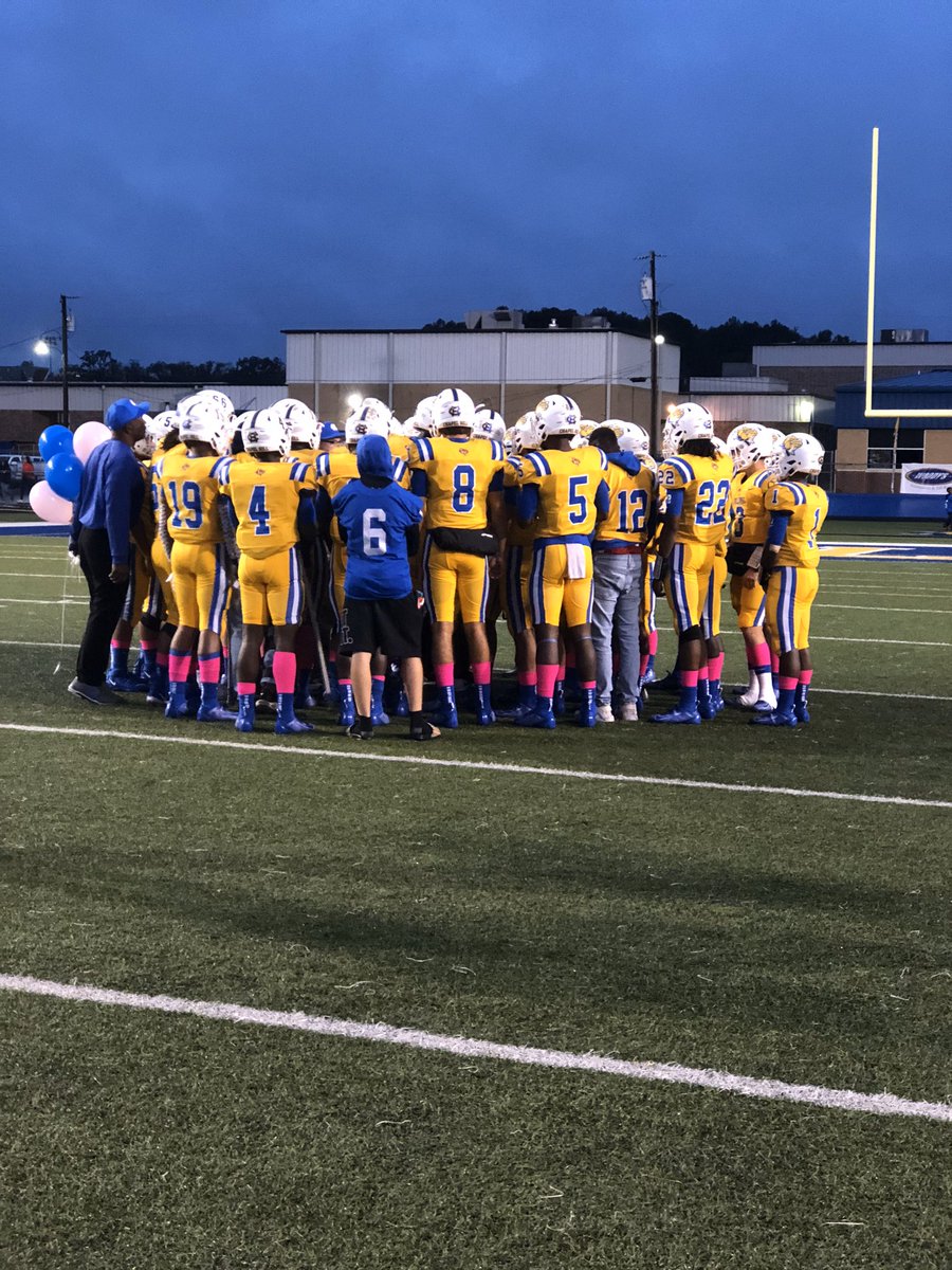 coachriordan's tweet photo. Stay Home and Grind!
Wash your hands often!
Social distancing is a must!
Be healthy, eat right, drink H2O, exercise, and sleep.

The faster we beat this and do what is asked of us, the sooner we will get back to normal!

#MissMyDogs https://t.co/J8bNUHHLQ0