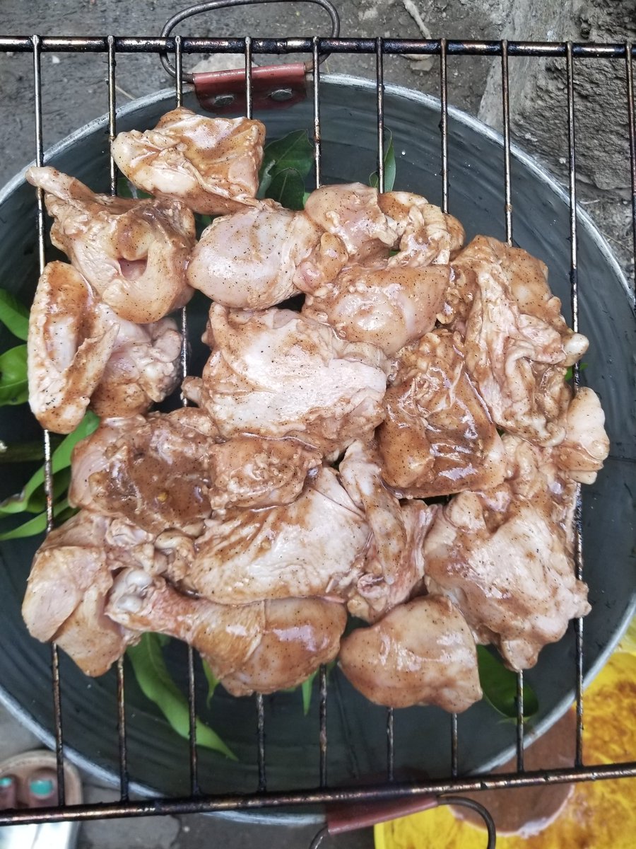 AbbyTey's tweet photo. Attempted to smoke chicken today.. 
I used mango leaves.. turned out great https://t.co/lAHqBmBMm0