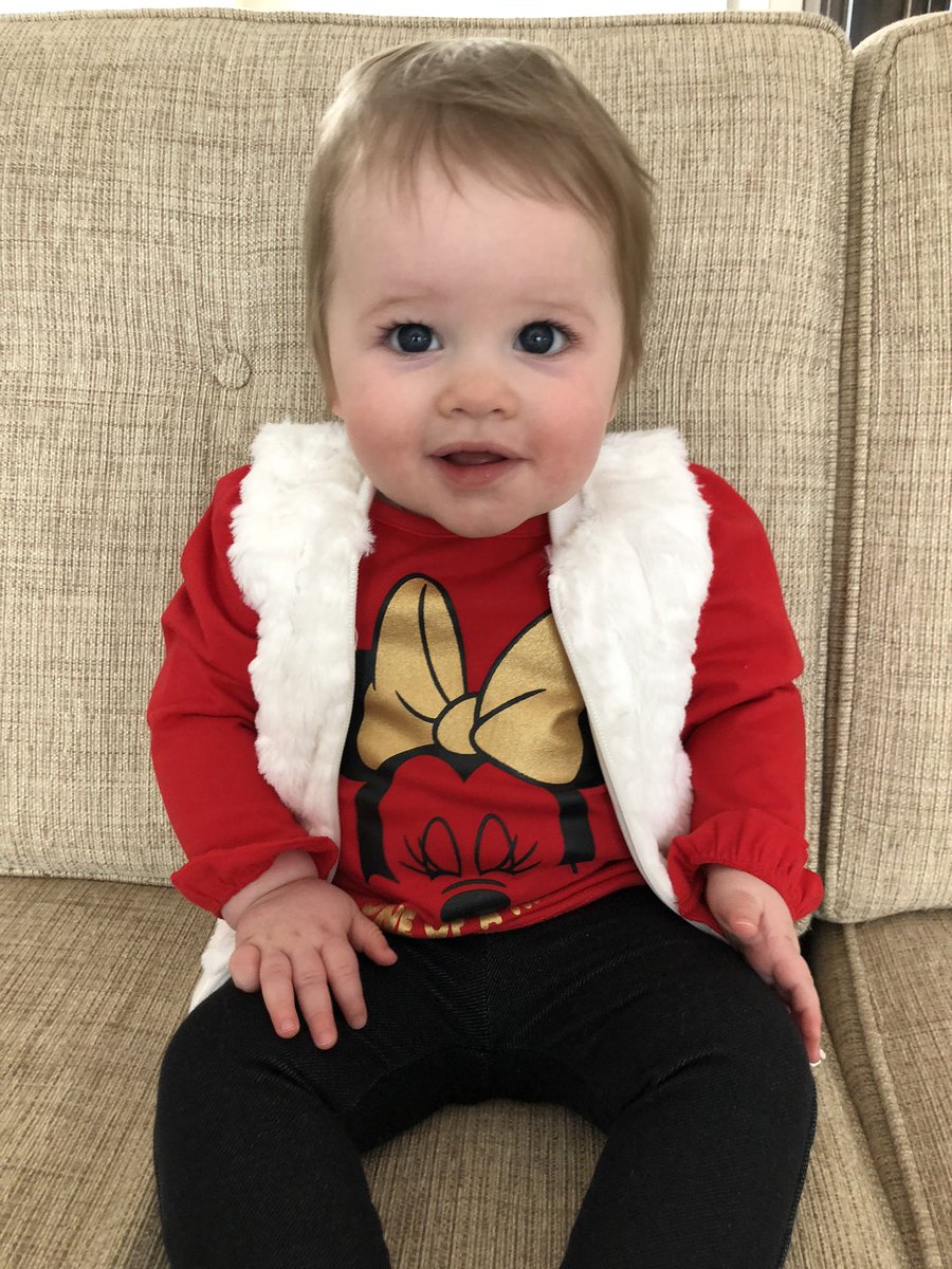 Wearing her school colours today for #TAvirtualspiritweek <a href="/TATwolves/">Tricentia Academy</a> 🖤❤️