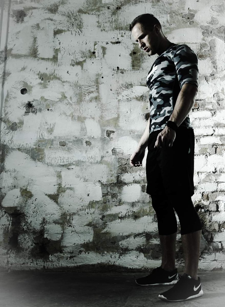 Gyms have been moved back to basements.
It's time for all of us to get back to basics 🖤
#StayHome #StayStrong💪🏻