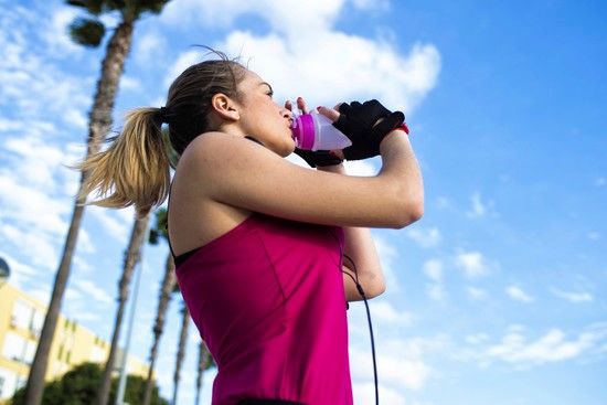 Hey you! Stop scrolling and take a second to check in with how you're doing on your #health and #fitness goals. Need a little extra motivation? Here are 5 tips for you --> buff.ly/2vPxwmx