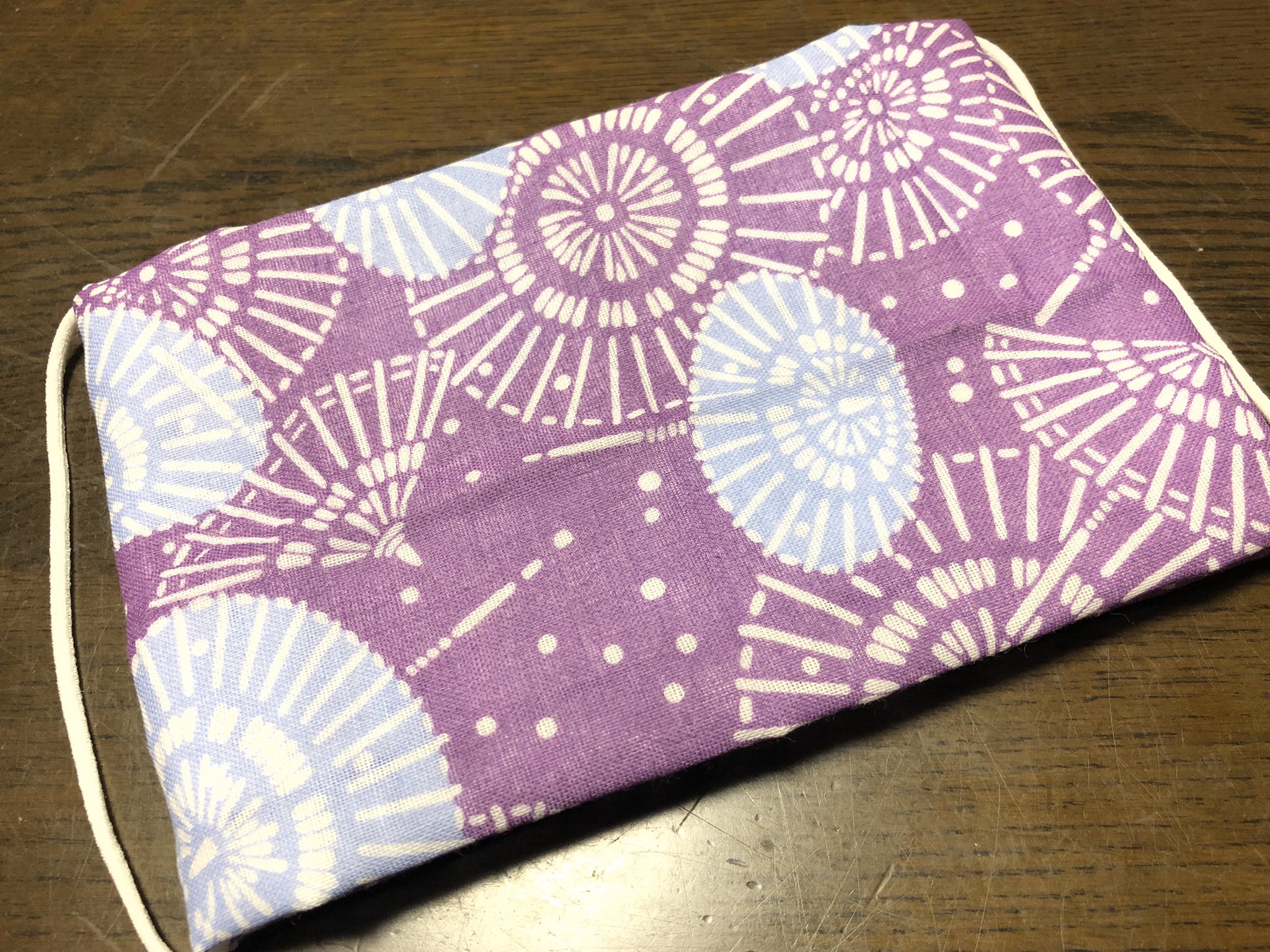 流水りんこ マスク作った 嘘 裏見ると意味ないよね もうちょっと大きいハンカチ探そう このハンカチは小学校の友達がマスク作る用に送ってきてくれたんだけど 色がとても好きなので他の使い道探す もーいざとなったら日本手拭で 流水りんこ マスク作った 嘘 裏見ると意味ないよね もうちょっと大きいハンカチ探そう このハンカチは小学校の友達がマスク作る用に送ってきてくれたんだけど 色がとても好きなので他の使い道探す もーいざとなったら日本手拭で