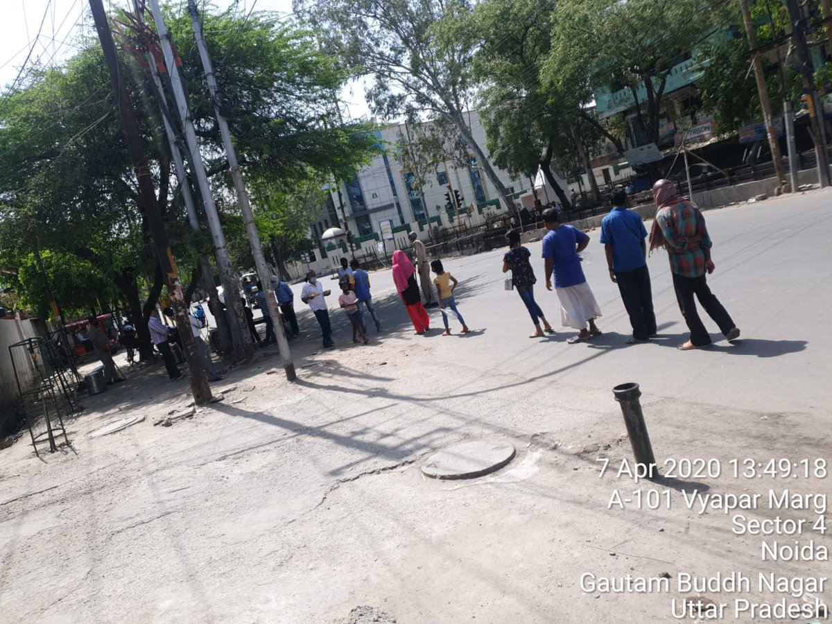 pyarimaa_org's tweet photo. PyariMaa Foundation volunteers work selflessly.They get the required groceries and then make packets for distribution and help us in distributing to the needy.Our volunteers are our support system.
#PyariMaaFoundation #FightAgainstCOVID19  #coronavirusindia #StayAtHomeAndStaySafe https://t.co/5r83TrL4oQ