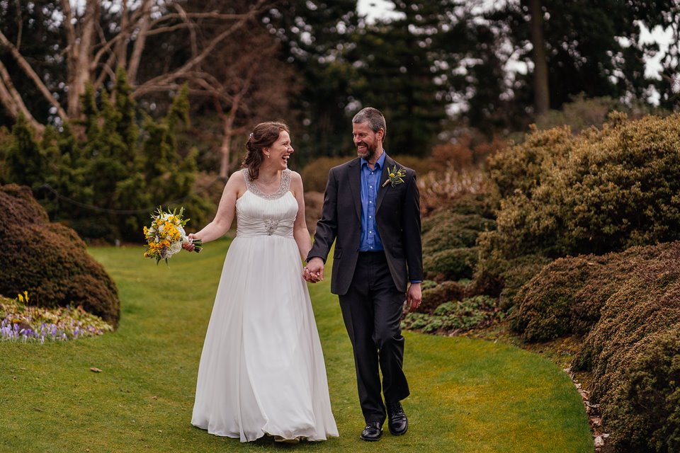 Love in the gardens. Alice &amp; Matt on their #specialday <a href="/botanicsbites/">Botanics Bites</a> <a href="/TheBotanics/">Royal Botanic Garden Edinburgh</a> last month. Gorgeous pics by #fotomakiphotography