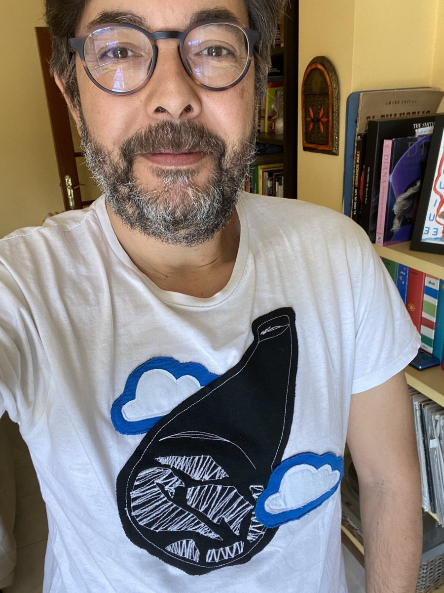 cameijei's tweet photo. Esta camiseta tiene 10 años. Fue la primera que se hizo para @laconnetwork, con bordado artesanal. No hay dos iguales #lacon1th #laconnetwork https://t.co/l1JH6JNceC