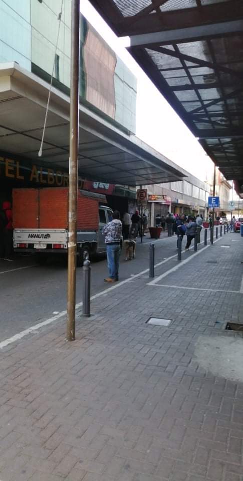 Amigopenquista's tweet image. #APInforma #AHORA #CONCEPCION
Más de DOS CUADRAS tiene la fila para ingresar a la AFC en Concepción, gente incluso llegó de MADRUGADA para obtener una mejor ubicación