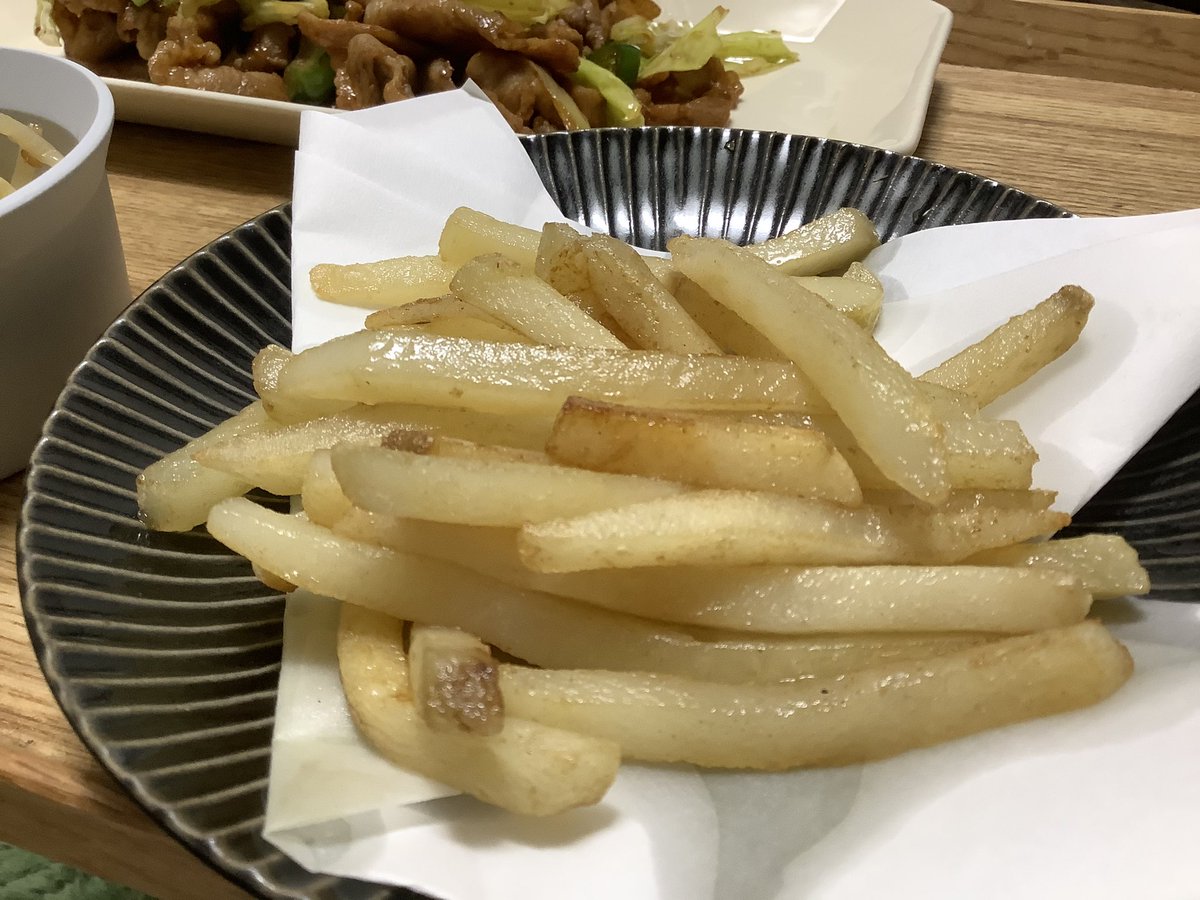 皇なつき Sur Twitter 最近冷凍ポテトにハマって毎日のように食べてしまう 塩と醤油で濃いめに味付け バターで仕上げる油ギトギトポテト 絶対体に悪い