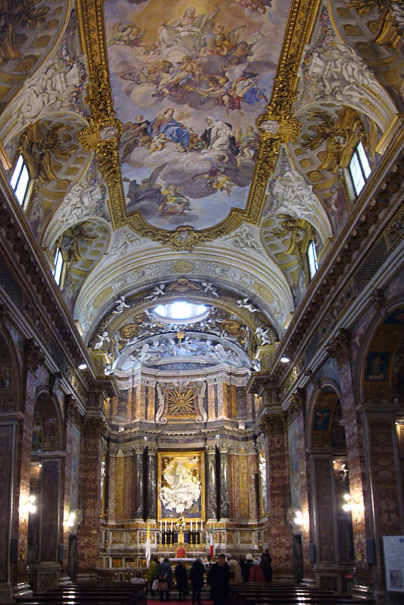 Ninguna iglesia de Roma es vana. Santa Catalina in Magnanapoli es la iglesia del ejército. Es muy conocida por estar en un cruce muy transitado, pero poco conocido su interior. Aprovechen!