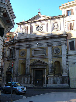 A pocos metros, la Iglesia de San Silvestre al Quirinal. Un secreto que quizás pocos sepan: posee una copia de La Piedad, obra del mismo Miguel Ángel. Datazo.