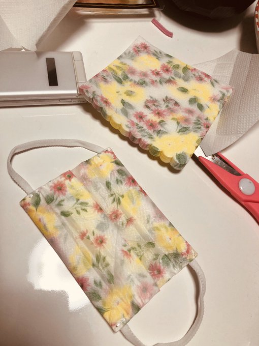 ペーパーナプキンとモールで使い捨て紙マスクつくったよ(&cap;*&acute;ｘ｀*&cap;) https://t.co/pMoz0iLByn