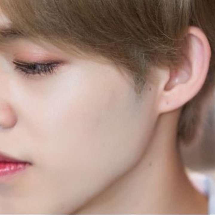 – seungcheol's beauty marks are mostly found on his neck,, one bet his sideburns and ear, one below his jaw on his neck, one behind his right ear, one at the middle of his neck, and one at the lower part of his neck right above his collar bones