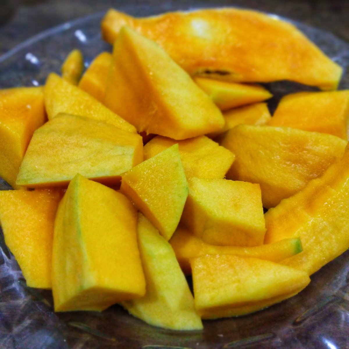 anagurlz87's tweet photo. Alhamdulillah... Selesai berbuka puasa untuk hari ini. Menu yg dihidang pun yg simple² je.❤
😋Telur Itik Masak Lemak Cili Padi
😋Ikan Goreng Crispy
😋Kuih Kasui Pandan
😋Mangga Harum Manis
#StayAtHome #StaySafe #KitaJagaKita #LFMakan #LFProduction https://t.co/wfJUuHCULV