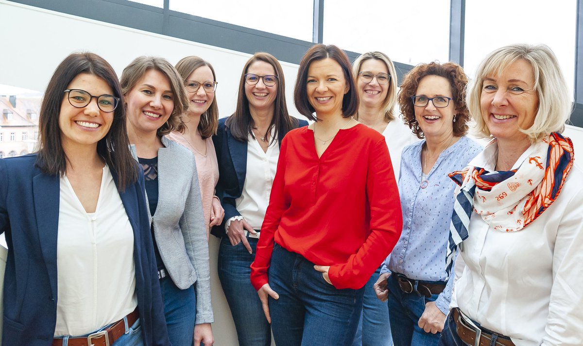DocSteinbach's tweet photo. Einfach mal was Schönes in diesen Zeiten. Mein Team 😍 #bestteamever #dieernährungsberater #drambrosius #docsteinbach Foto @SteinbachONE https://t.co/7LOcsyAmqX