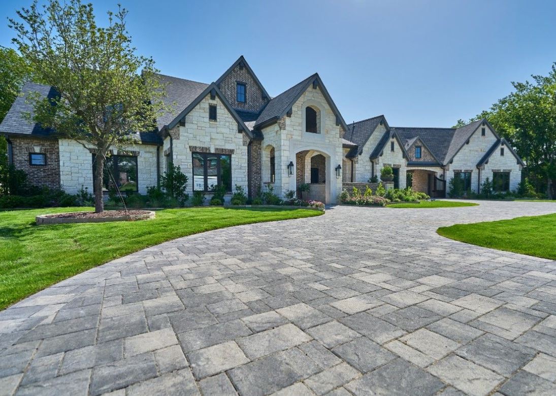 KSHardscapes's tweet photo. It's a great day for some new driveway ideas.
#panoramademipavers #paverdriveway #paverdesign #pavers #paverideas #keystonehardscapes https://t.co/9OpuoJ5IuL