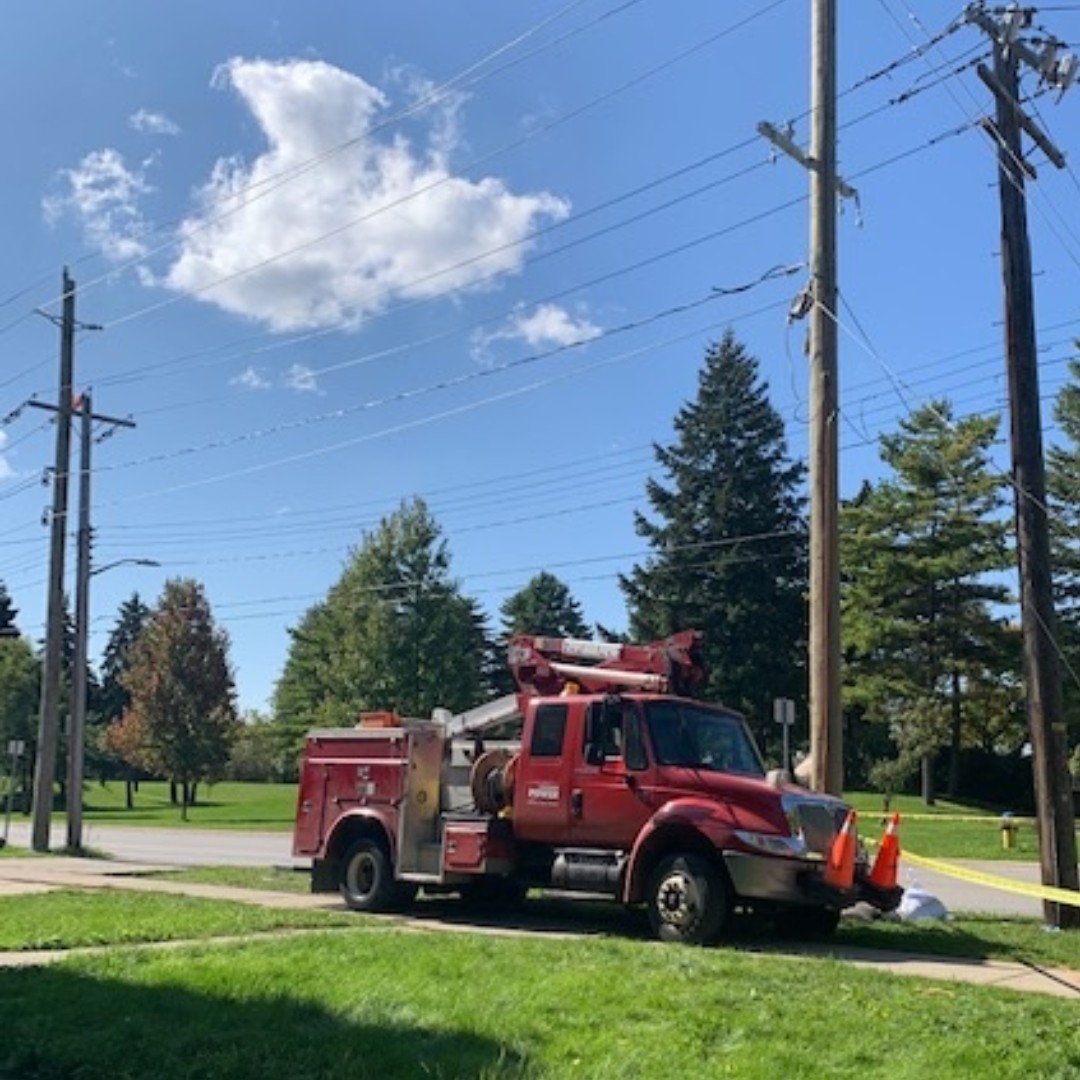 BluewaterPower's tweet image. We would like to take a moment to thank our incredible staff providing #essentialservices to keep the lights on in our communities. If you see us out working, please help keep us safe by keeping your distance (at least 2 metres or 6 feet). #physicaldistancing