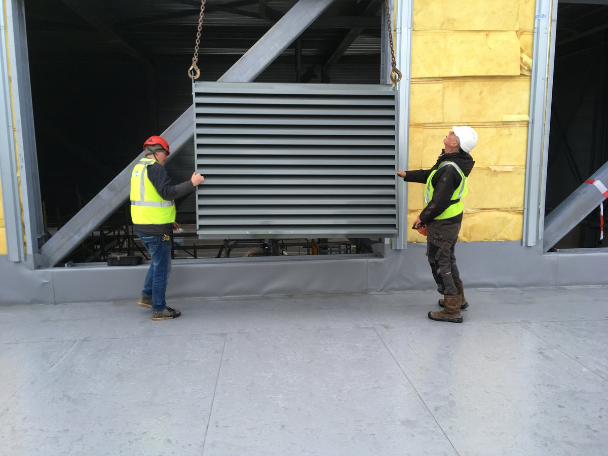 HC_Interland's tweet photo. In opdracht van AEB Amsterdam wordt door Stout Bouwbedrijf de AEB Bio-energiecentrale gebouwd.
Interland Techniek (onderdeel van HC Groep) levert voor dit project meer dan 100m2 akoestisch buitenluchtrooster.
 
Lees er meer over op onze blog:
https://t.co/jRzuceNsiW https://t.co/0fLHO4vVPe