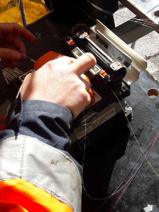 🔺RETABLISSEMENT EN COURS🔺
Depuis ce matin, nos équipes soudent une à une les fibres pour un rétablissement dans les meilleurs délais du quartier de <a href="/Dunkerque/">Ville de Dunkerque</a> Malo et des habitants de #Leffrinckoucke.
Mobilisation entière des techniciens <a href="/OrangeHDF/">Orange Hauts-de-France</a>.