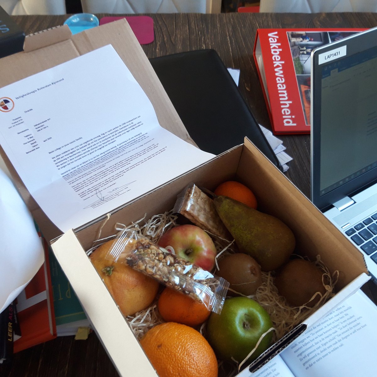 Mooie blijk van waardering voor het (thuis)werken om gezond en fit te blijven. Bedankt  <a href="/Vr_RR/">Veiligheidsregio Rotterdam-Rijnmond</a> <a href="/ArjenLittooij/">Arjen Littooij</a>