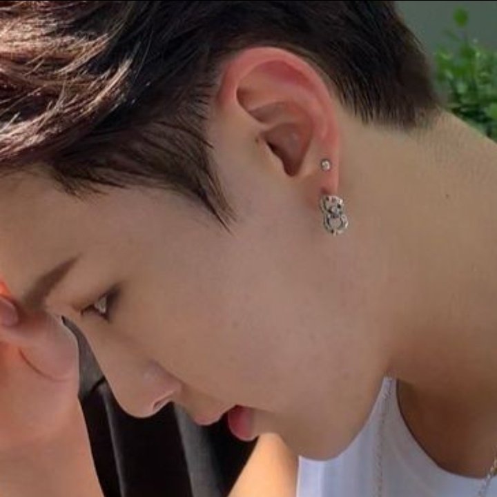 – i really thought hoshi had zero moles,, bUT it's just hidden on his left ear, back of his neck, and one on his shoulder. he also have moles on his arm