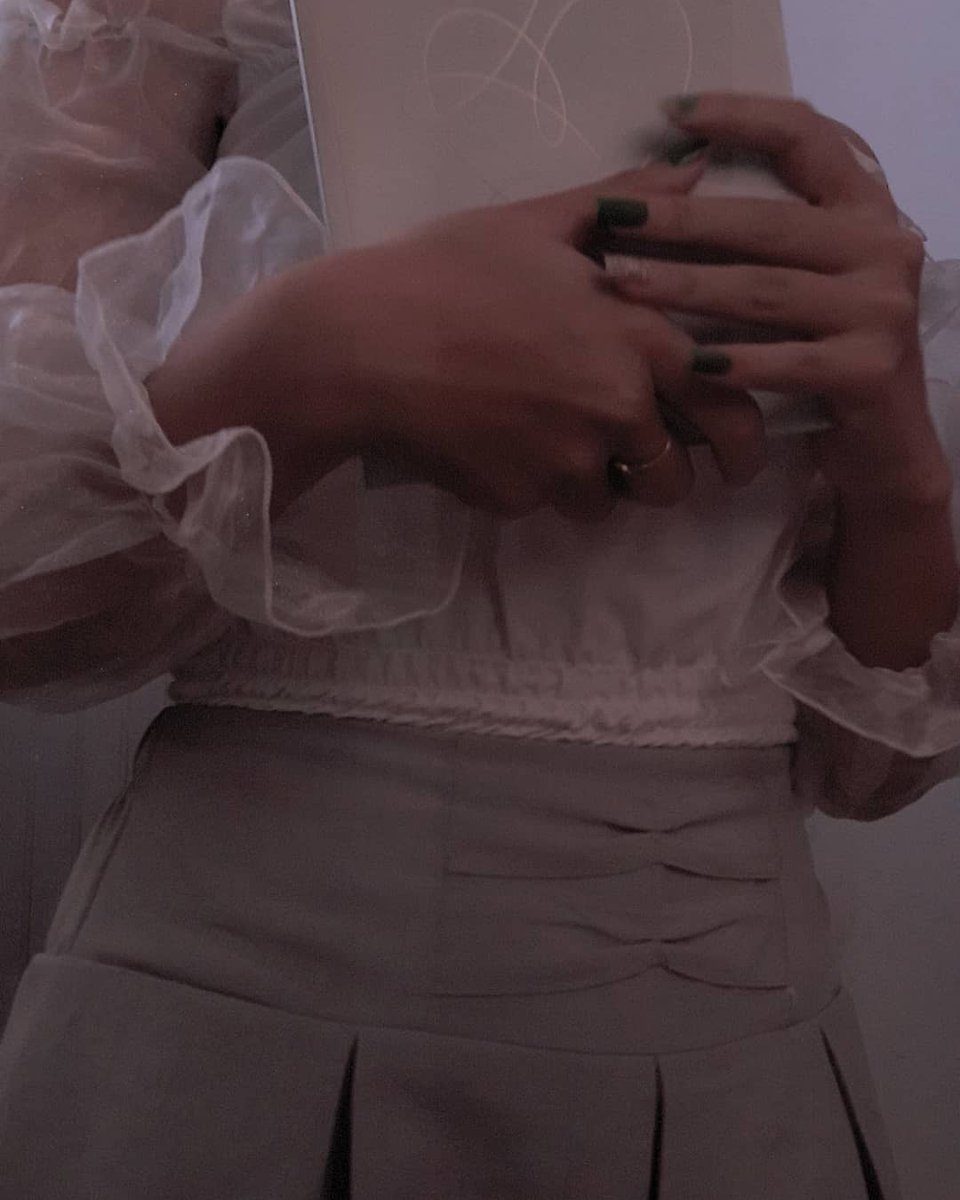 Quyn87533785's tweet photo. #DressingUpAsKpopAlbums
#ARMYSelcaDay 
@BTS_twt https://t.co/gkcE1D8lHa