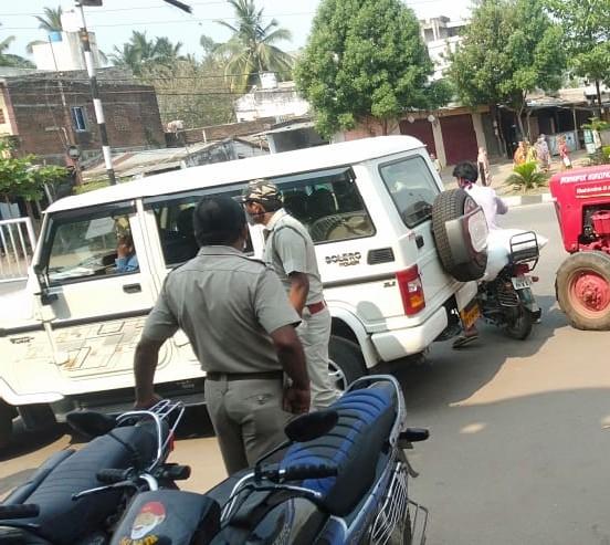 Special enforcement drive continued for 3rd day jointly with BeMC &amp; Berhampur police inside city area ensuring complete prohibition on movement of 2 wheelars &amp; Auto Rickshaw with seizures at different PS if violating lock down.