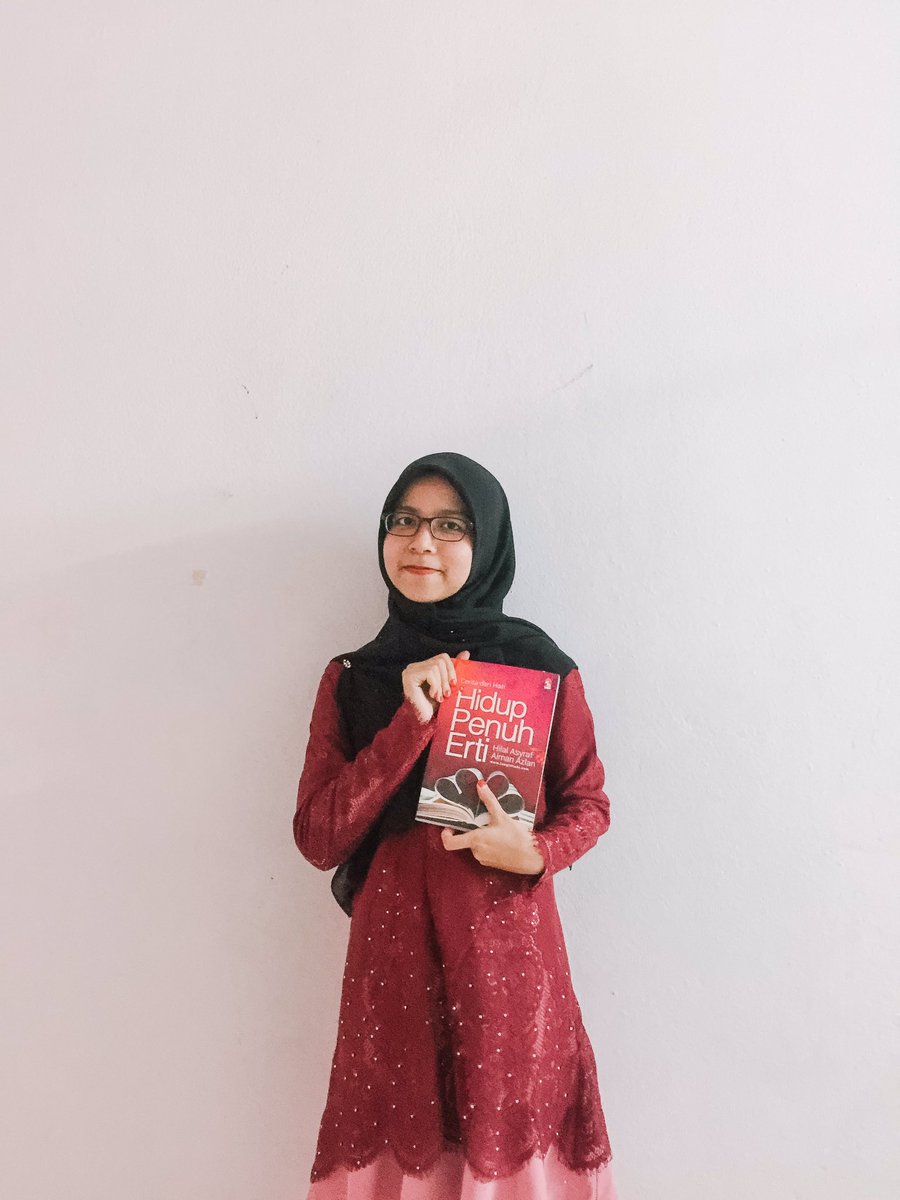 N On Twitter 24 Y O But Still The Girl With Sneakers And Baju Kurung