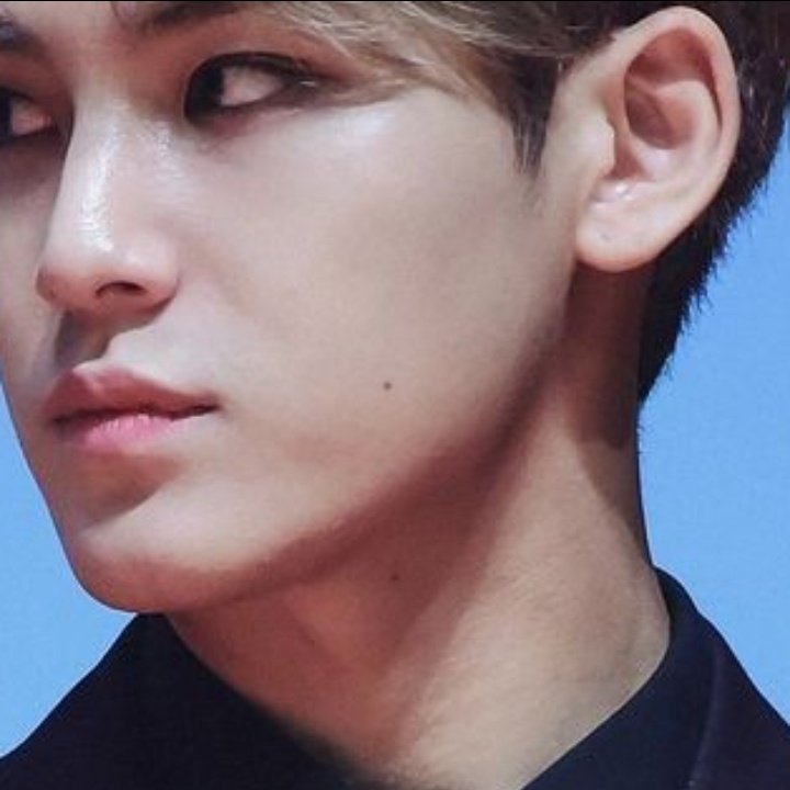 – mingyu's moles makes him 10x sexier. he has one mole at the bottom of his cheeks, one on his neck, one on his nose (i didnt believe this at first until i saw the pictures, and it's cute), one on his sideburn, one at the back of his ear and one on his forehead