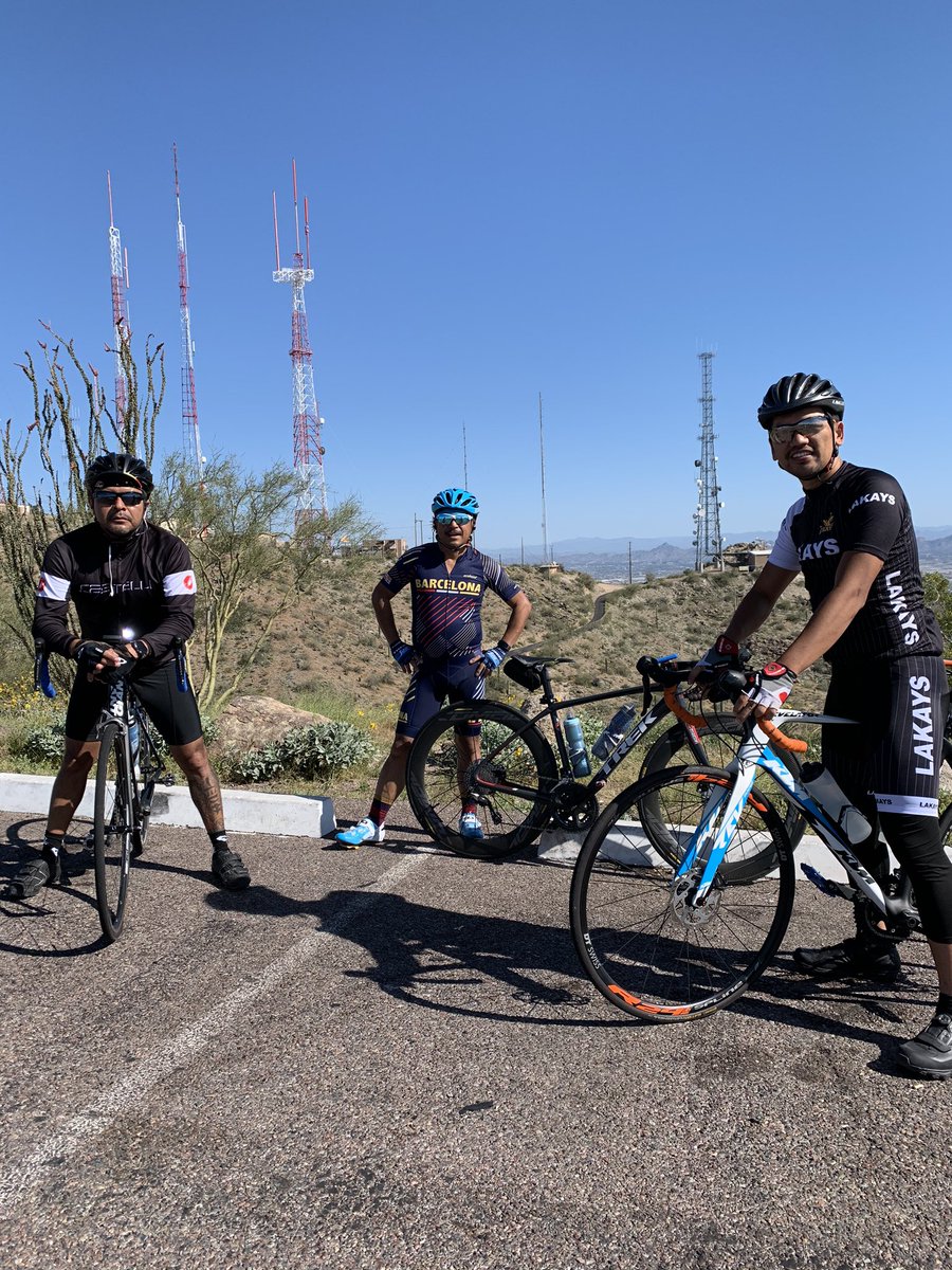 escobar7213's tweet photo. Morning ride #southmountain #somo #roadbikes #giantbikes #lakaysofarizona https://t.co/2aiFwkwH9N