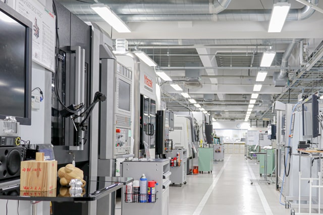 تويتر 慶應義塾大学ロボット技術研究会21新歓 على تويتر マニュファクチャリングセンター 矢上キャンパスにある施設ロギ 通常は学部4年以上しか使えないロギが ロ技研の部員は特別に使えるんだロギ 大きな工作機械でなんでも作れて便利ロギよ 写真は